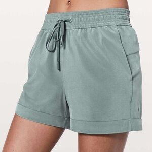 Lululemon spring break away shorts size 8